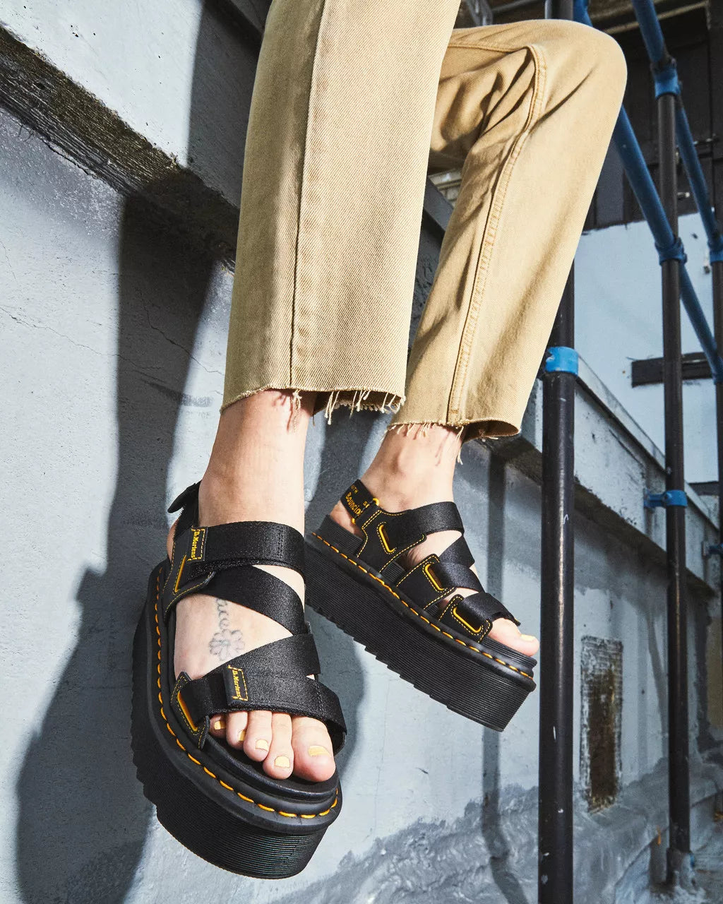 DR MARTENS Kimber Logo Webbing Strap Sandals
