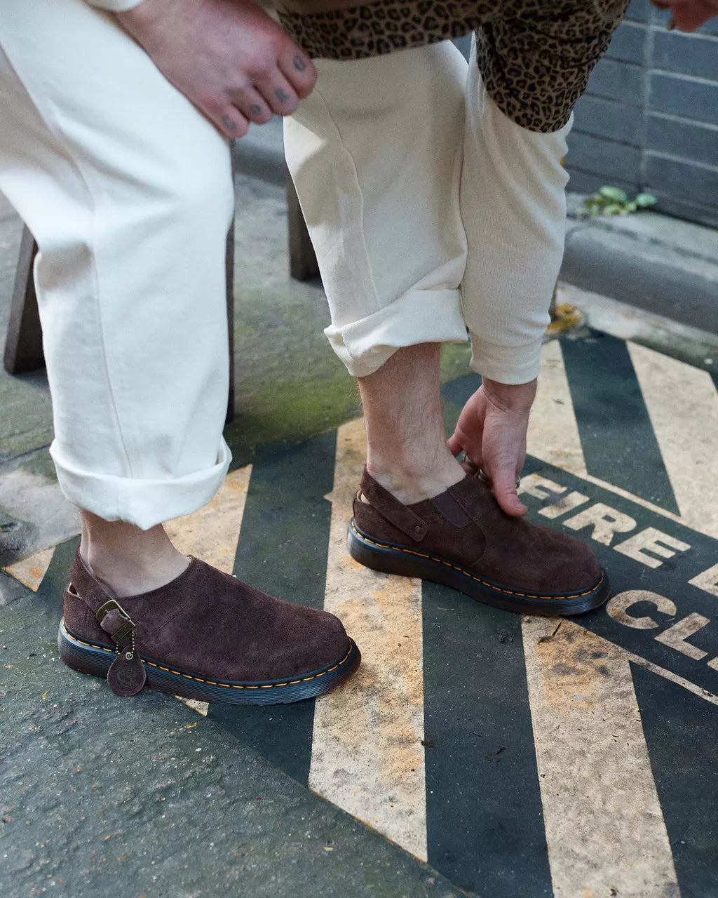 DR MARTENS Isham Desert Oasis Suede Mules