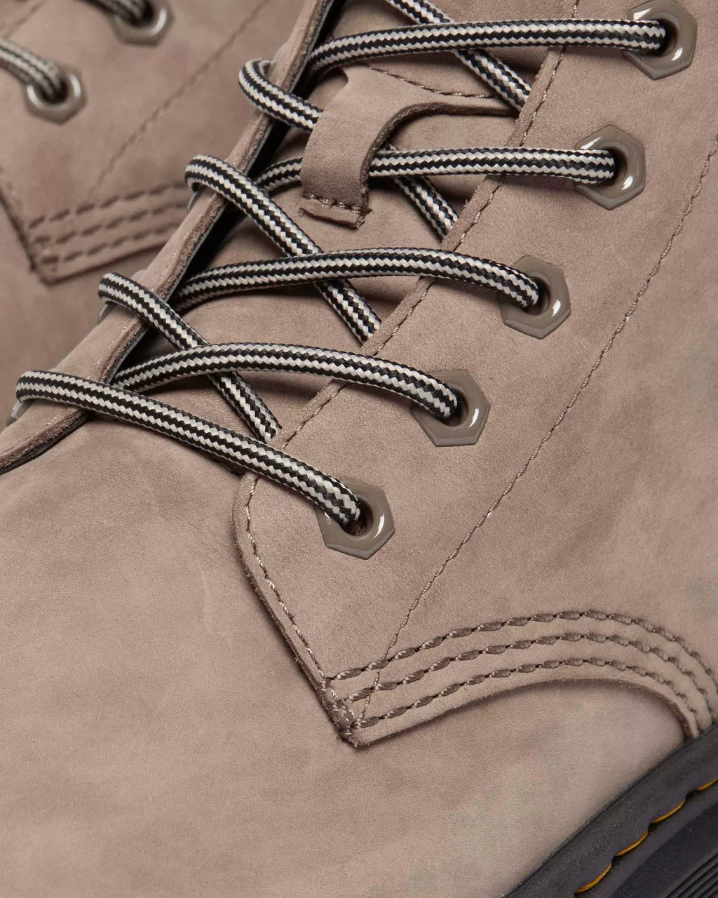 Crewson Chukka Buck Lace Up Boots