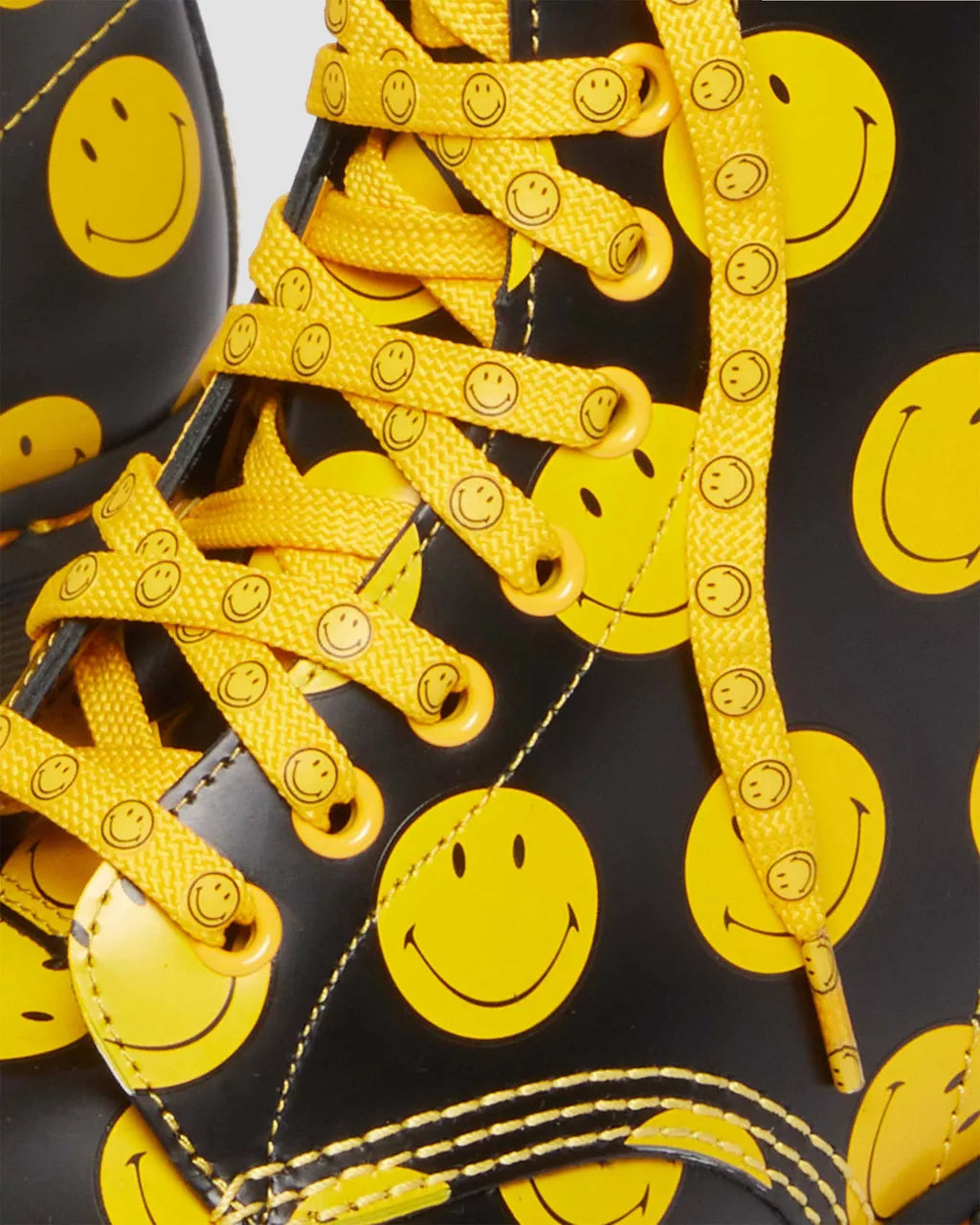 DR MARTENS 1460 SMILEY&reg;&nbsp;SMOOTH LEATHER BOOTS