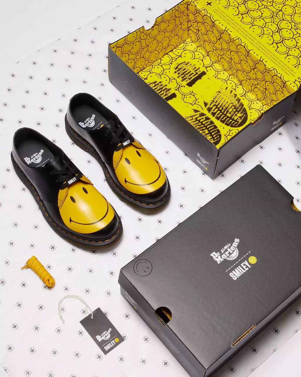 DR MARTENS 1461 SMILEY&reg;&nbsp;LEATHER SHOES